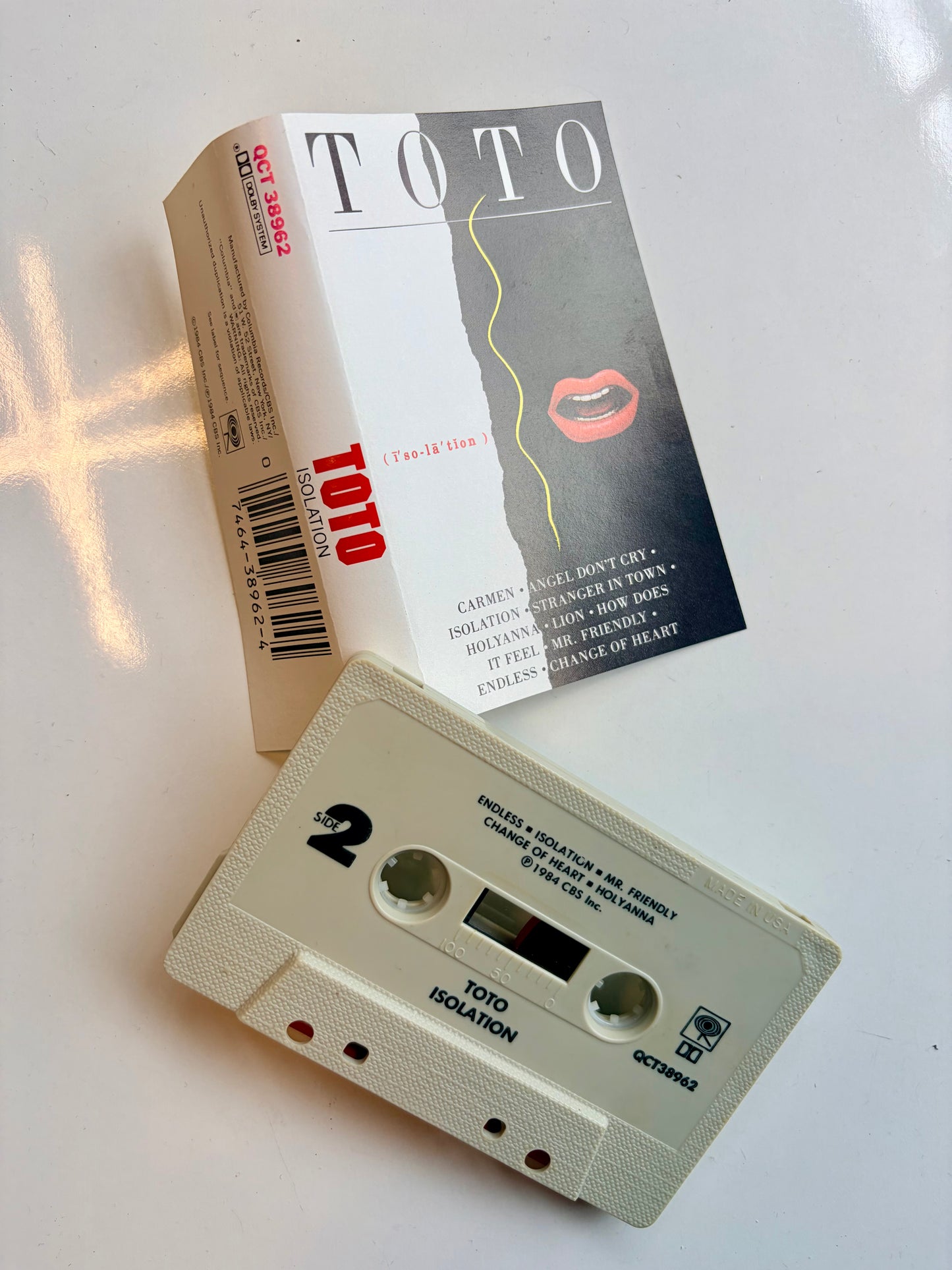 Toto, Isolation
